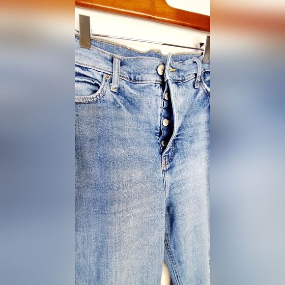 Women's Old Navy Extra High-Rise Sky-Hi Straight Distressed Jeans Size 14 - Picture 3 of 6